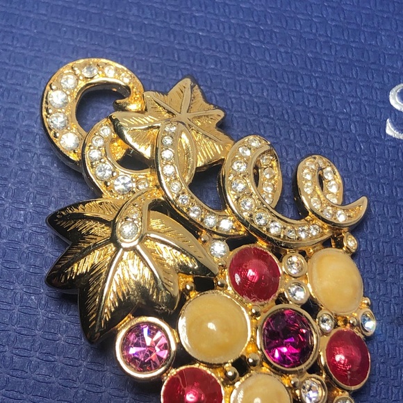 *Swarovski large Flower Brooch Pin - Picture 3 of 9